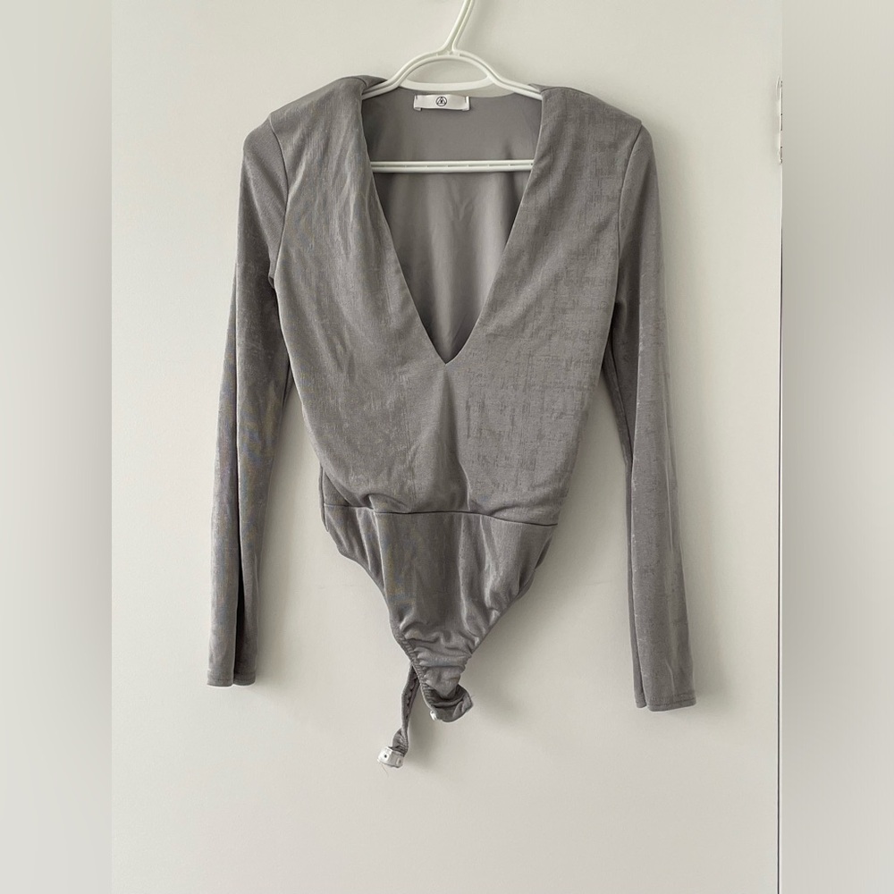 Missguided Grey Plunge V Neck Sparkly Bodysuit with Padded Shoulder - si…